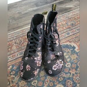 Dr. Martens Hackney Canvas Floral Lace Up Boots Size 39 / 8 US
